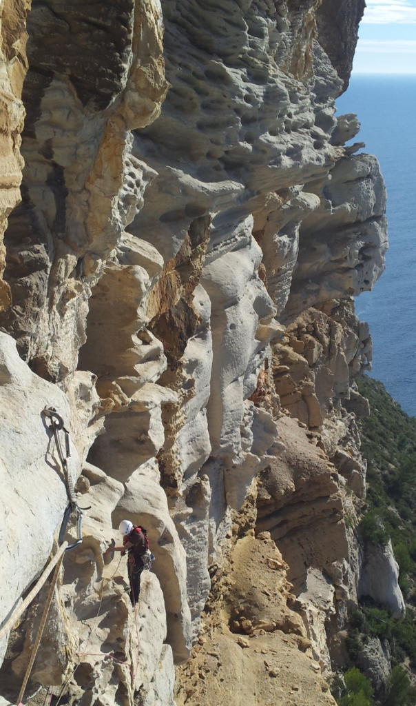 Rocher sculpté : La traversée en L5. grandes voies.