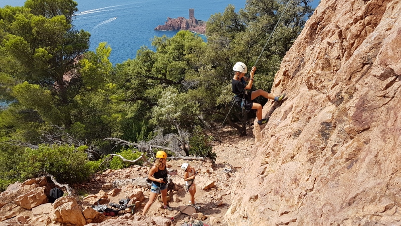 Cours d'escalade en famille dans le Var